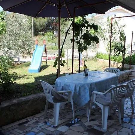 Apartamento In With Terrace, Air Conditioning, Wi-fi, Washing Machine Pirovac
