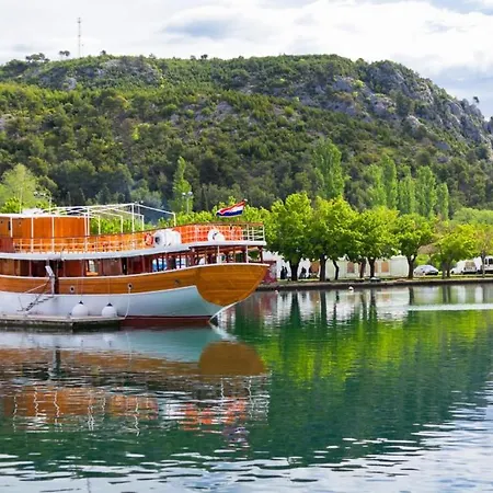 In With Terrace, Air Conditioning, Wi-fi, Washing Machine Apartamento Pirovac