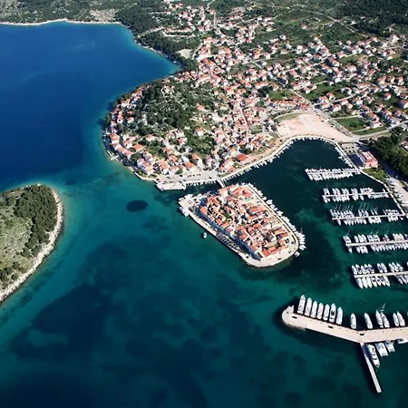 In With Terrace, Air Conditioning, Wi-fi, Washing Machine *