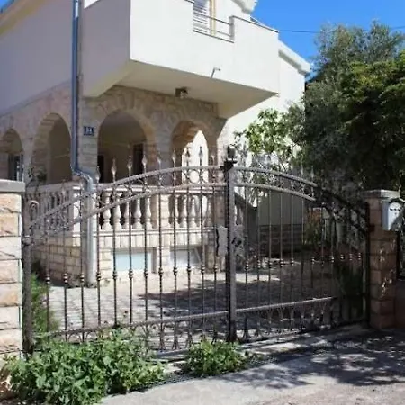 In With Terrace, Air Conditioning, Wi-fi, Washing Machine