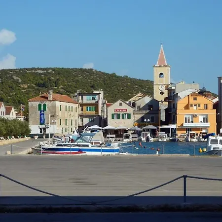 In With Terrace, Air Conditioning, Wi-fi, Washing Machine Apartamento