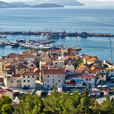 In With Terrace, Air Conditioning, Wi-fi, Washing Machine Pirovac