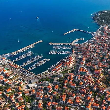 Apartamento In With Terrace, Air Conditioning, Wi-fi, Washing Machine Pirovac