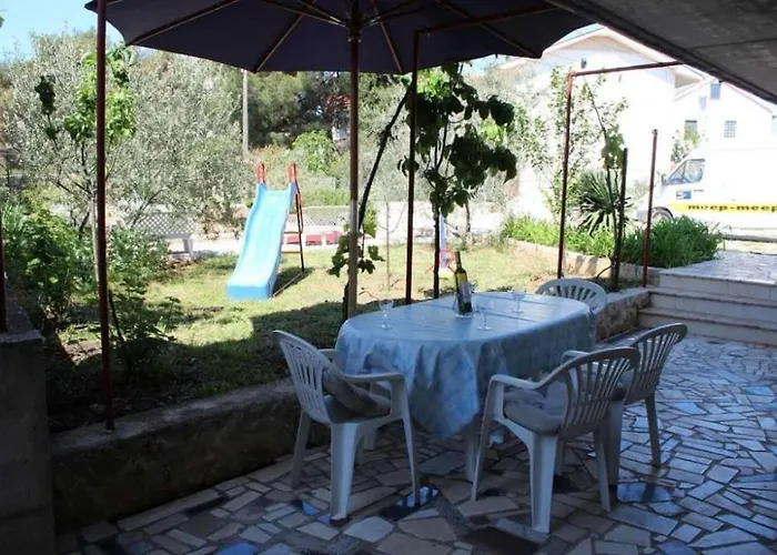 Appartement In With Terrace, Air Conditioning, Wi-fi, Washing Machine Pirovac