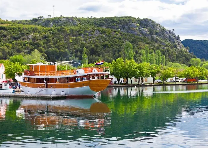 In With Terrace, Air Conditioning, Wi-fi, Washing Machine Appartement Pirovac