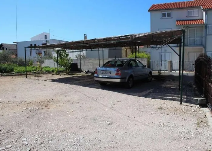 In With Terrace, Air Conditioning, Wi-fi, Washing Machine * Pirovac