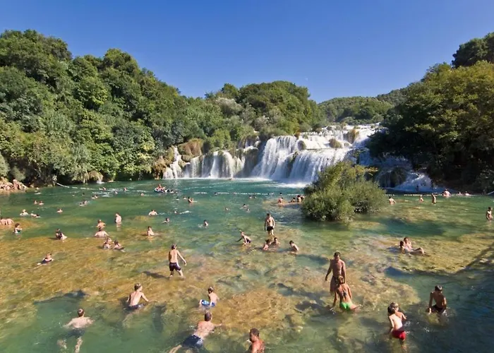 Apartamento In With Terrace, Air Conditioning, Wi-fi, Washing Machine Pirovac