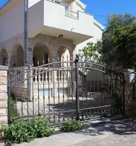 In With Terrace, Air Conditioning, Wi-fi, Washing Machine