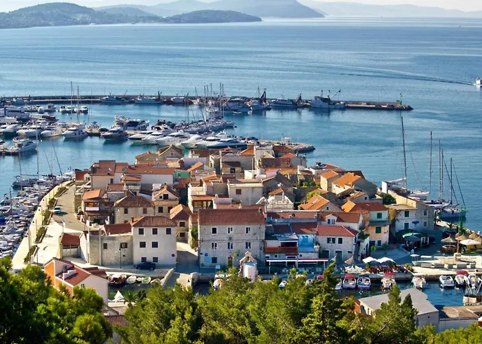 In With Terrace, Air Conditioning, Wi-fi, Washing Machine Pirovac