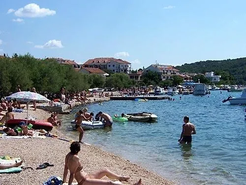 In With Terrace, Air Conditioning, Wi-fi, Washing Machine Appartement Pirovac