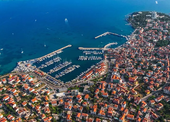 Appartement In With Terrace, Air Conditioning, Wi-fi, Washing Machine Pirovac