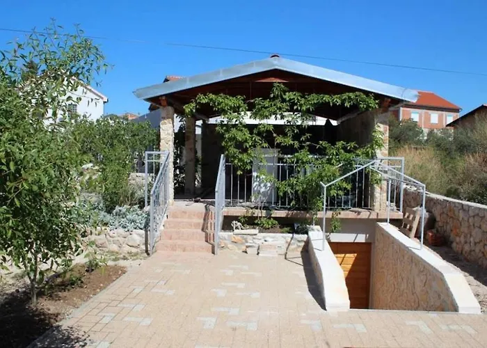 In With Terrace, Air Conditioning, Wi-fi, Washing Machine * Pirovac