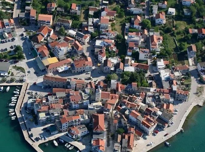 Appartement In With Terrace, Air Conditioning, Wi-fi, Washing Machine *